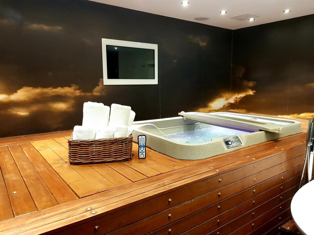 Suite Splash Drop Dead Gorgeous